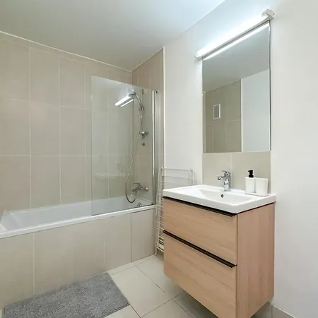 Flexliving - - Lourmel Holiday home Paris